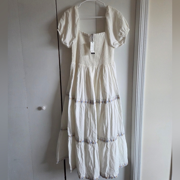 Rachel Zoe Dresses & Skirts - Rachel Zoe Cream Maxi Dress with Floral Accents